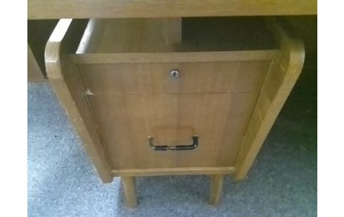 BUREAU ANCIEN 4T (UNE CLEF)