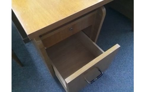 BUREAU ANCIEN 4T (UNE CLEF)