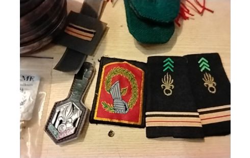 LOT DE EFFETS MILITAIRE MILITARIA LÉGIONNAIRE
