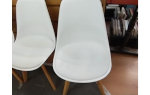 LOT DE 4 CHAISES PVC BLANCHES