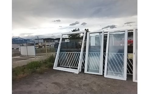 FENETRE 2 VANTAUX + ENCADREMENT VENDU EN ETAT