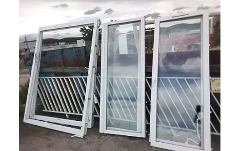FENETRE 2 VANTAUX + ENCADREMENT VENDU EN ETAT