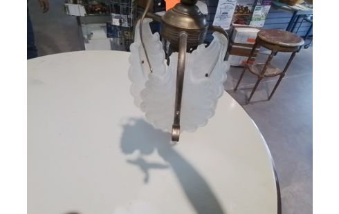 LUMINAIRE LAITON 3 FEUILLES EN VERRE