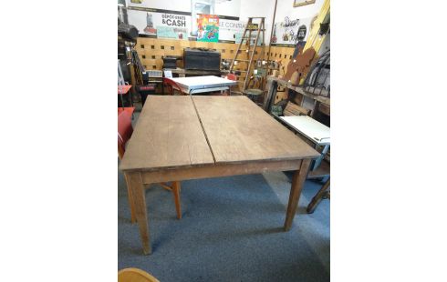 TABLE CHENE
