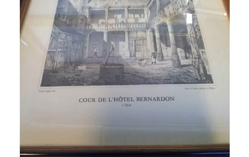 CADRE COUR DE L'HOTEL BERNARDON DIJON