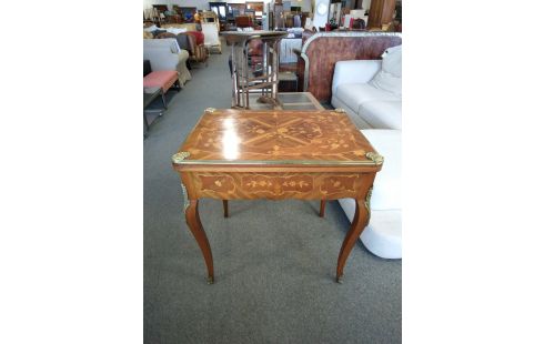 TABLE DE JEU MARQUETÉE STYLE LOUIS XV