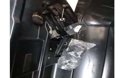 COFFRE DE TOIT PEUGEOT TYPE A L'INTÉRIEUR AVEC CLE ET FIXATIONS