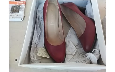PAIRE DE CHAUSSURES SAN MARINA T39