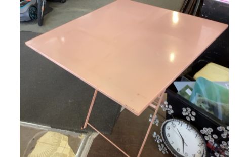 TABLE DE JARDIN CARRE METAL ROSE