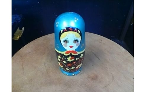 POUPEE RUSSE COLOREE