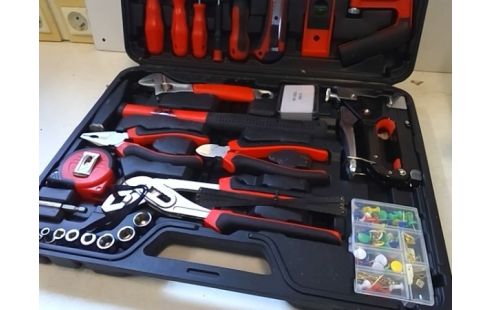 CAISSE A OUTILS AVEC OUTILS