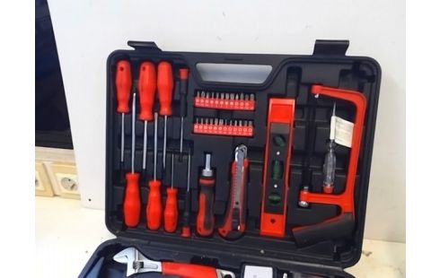 CAISSE A OUTILS AVEC OUTILS