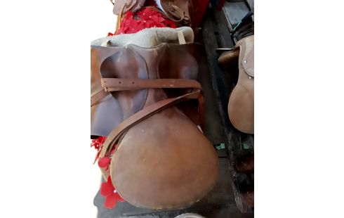 SELLE CHEVAL CUIR FAUVE