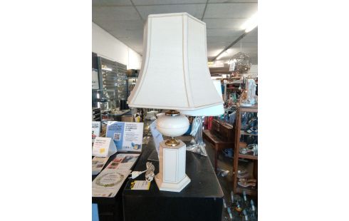 LAMPE LAQUÉE CREME