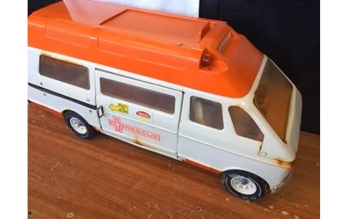 CAMION AMBULANCE TONKA