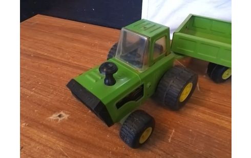 TRACTEUR VERT JOUSTRA AVEC REMORTE
