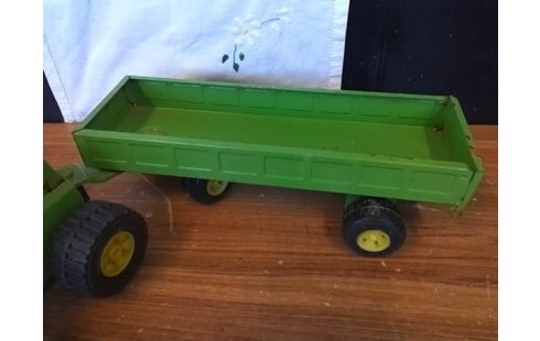TRACTEUR VERT JOUSTRA AVEC REMORTE