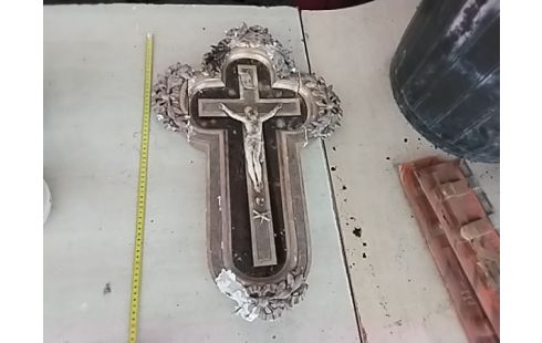 CRUCIFIX DORÉ FEUILLE 60 CM ACCRSV