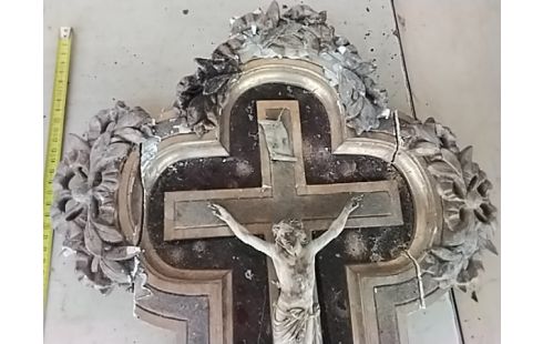 CRUCIFIX DORÉ FEUILLE 60 CM ACCRSV