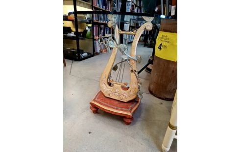 TABLE BASSE DECO LYRE