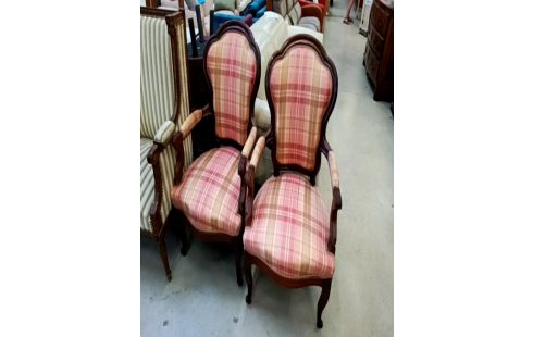 FAUTEUIL BOIS ET TISSU MOTIF QUADRILLAGE