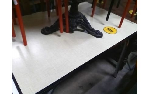 TABLE FORMICA