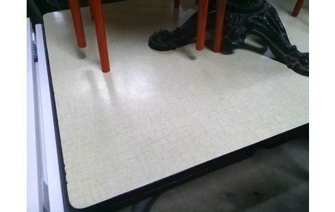 TABLE FORMICA