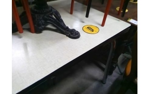 TABLE FORMICA