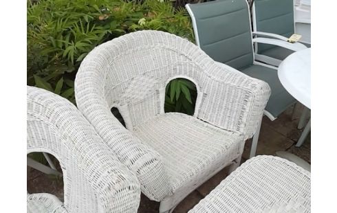 SALON EN ROTIN BLANC
