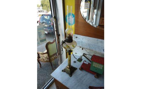 LAMPE A PETROLE