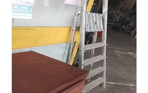 ESCABEAU METAL