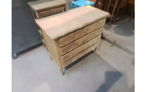 COMMODE EN CHENE DECAPEE 4TIROIRS