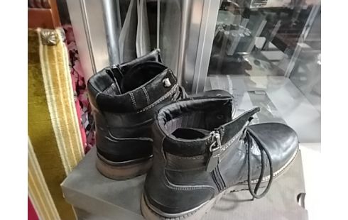 PAIRE DE CHAUSSURES T43
