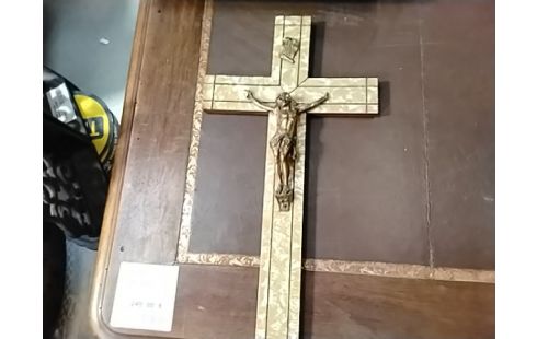 CRUCIFIX MARQUETERIE  NACRE
