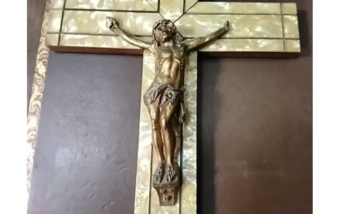 CRUCIFIX MARQUETERIE  NACRE