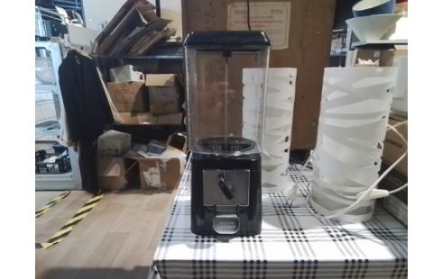 DISTRIBUTEUR DE CACAHUÈTE