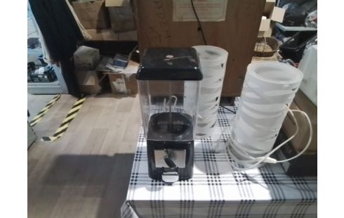 DISTRIBUTEUR DE CACAHUÈTE