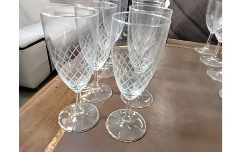 FLUTE A CHAMPAGNE LOT 8