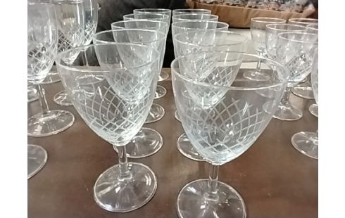 VERRES A VIN LOT 10