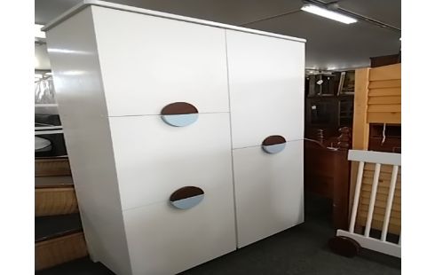 ARMOIRE ENFANT 4 PORTES BLANCHE POIGNÉES MARRON BLEUE