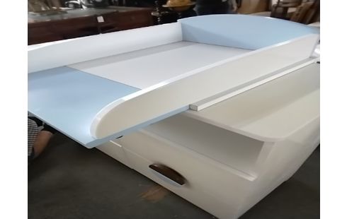 TABLE A LANGER BLANCHE 4 TIROIRS POIGNÉES MARRON BLEUES