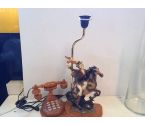 LAMPE A POSER FEMME A CHEVAL AVEC TELEPHONE DECO