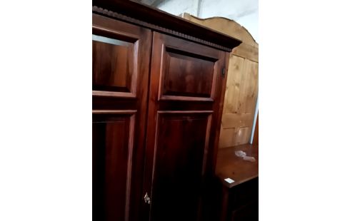 ARMOIRE PIN MASSIF FONCÉ CLÉ
