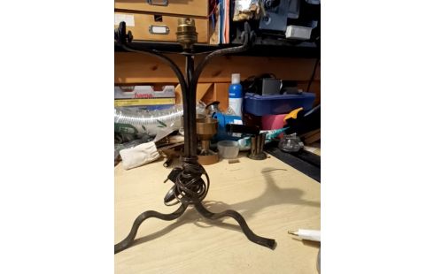 PIED DE LAMPE FERRONNERIE