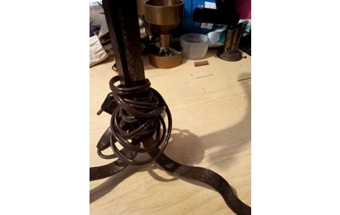 PIED DE LAMPE FERRONNERIE