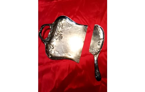 RAMASSE MIETTES ART NOUVEAU METAL ARGENTÉ
