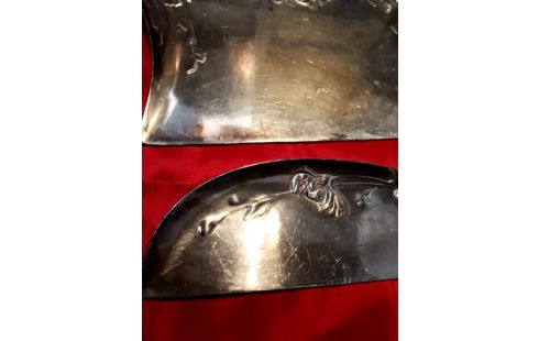 RAMASSE MIETTES ART NOUVEAU METAL ARGENTÉ