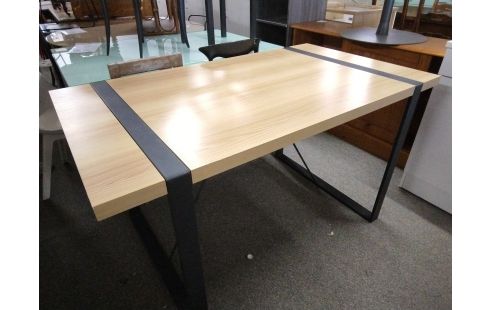 TABLE MODERNE