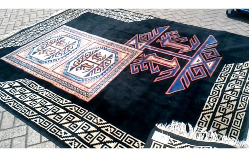 TAPIS NOUE MAIN MET NOIR