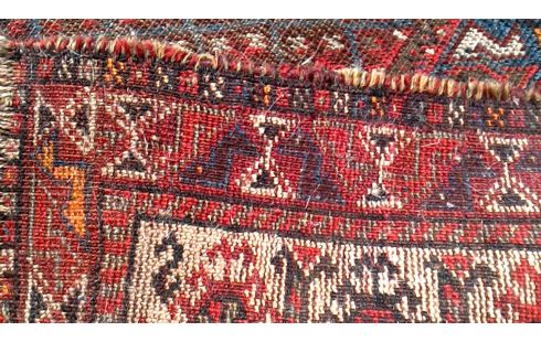 TAPIS NOUE MAIN ROUGE NOIR BLEUE